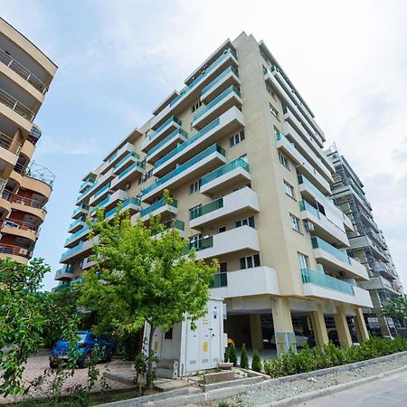 Royal Moonlight Apartment Mamaia Exterior photo