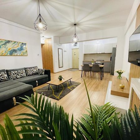Royal Moonlight Apartment Mamaia Exterior photo