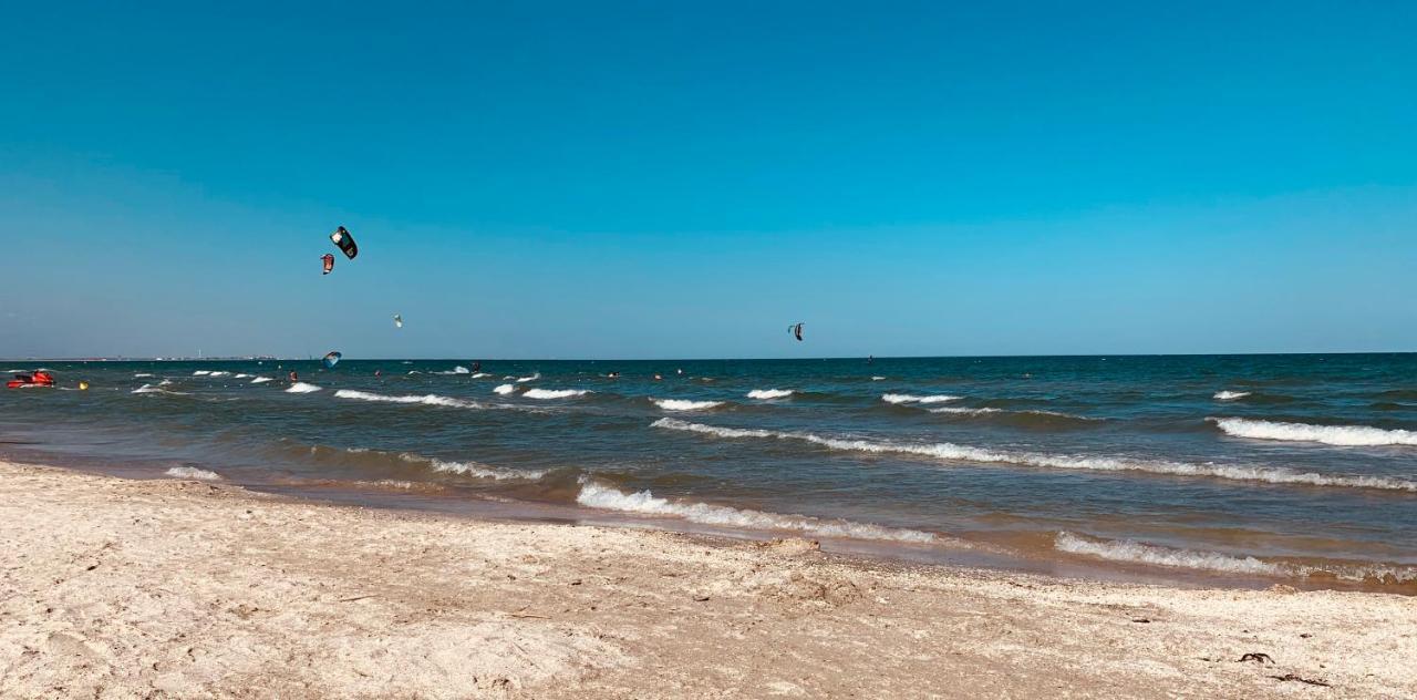 Royal Moonlight Apartment Mamaia Exterior photo
