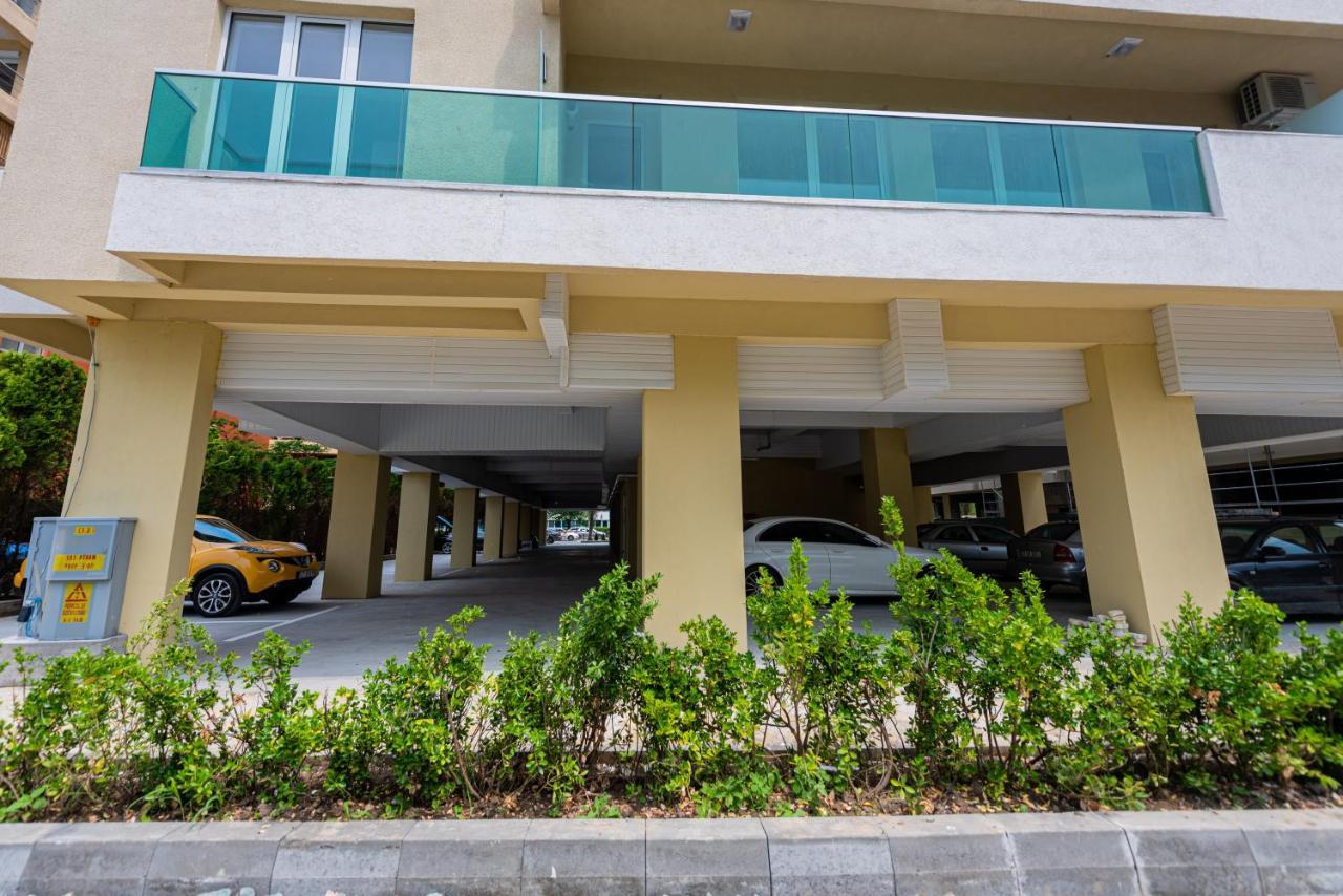 Royal Moonlight Apartment Mamaia Exterior photo