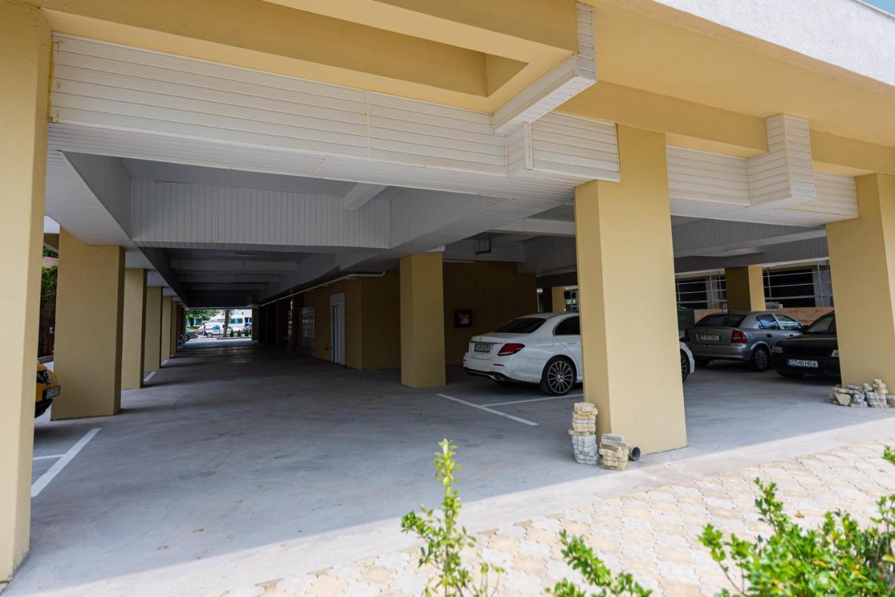 Royal Moonlight Apartment Mamaia Exterior photo
