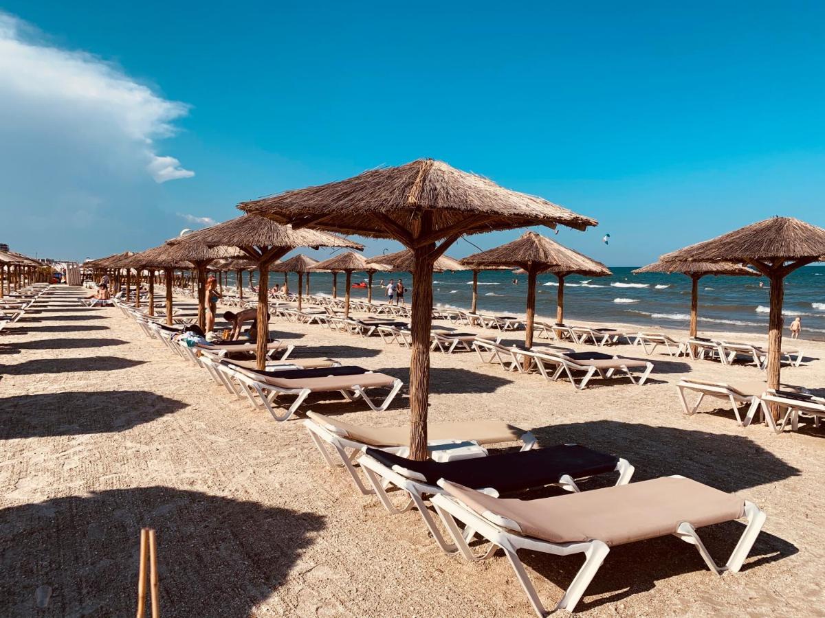 Royal Moonlight Apartment Mamaia Exterior photo