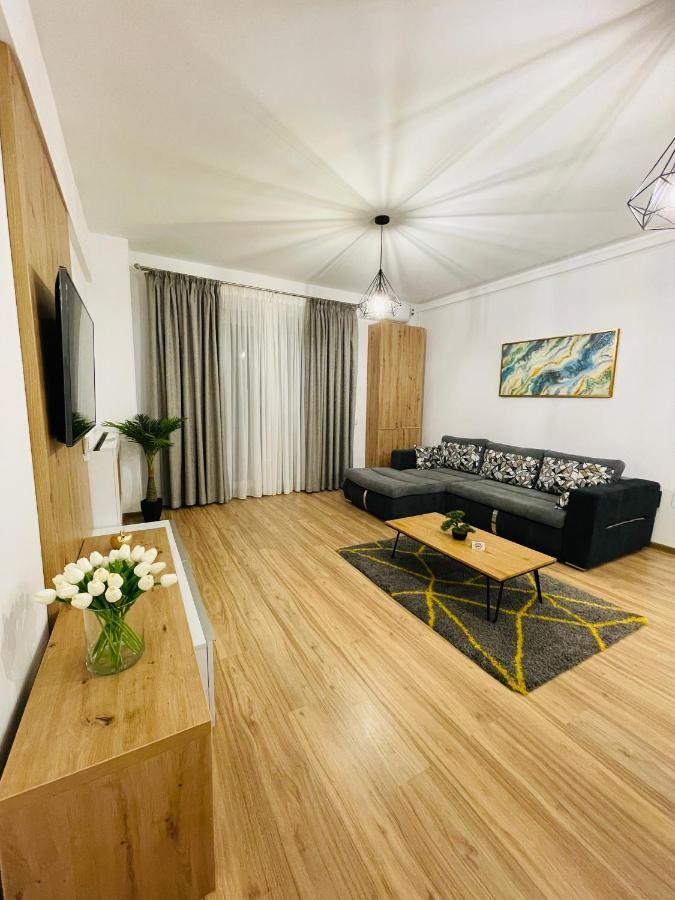 Royal Moonlight Apartment Mamaia Exterior photo