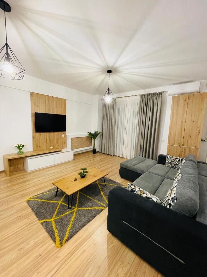 Royal Moonlight Apartment Mamaia Exterior photo