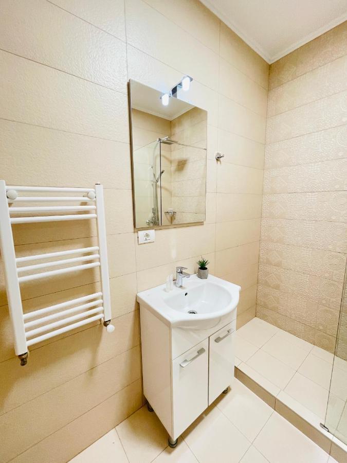 Royal Moonlight Apartment Mamaia Exterior photo