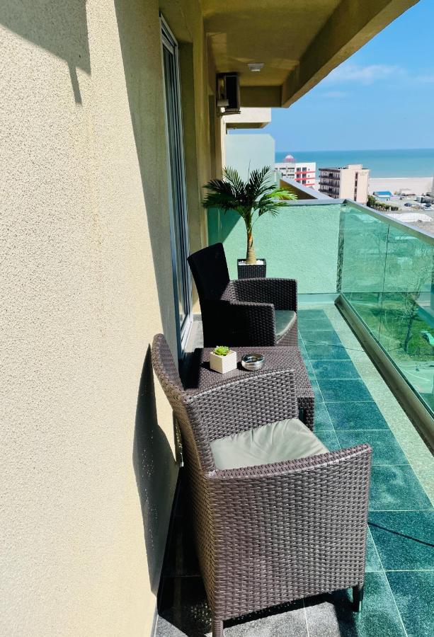 Royal Moonlight Apartment Mamaia Exterior photo