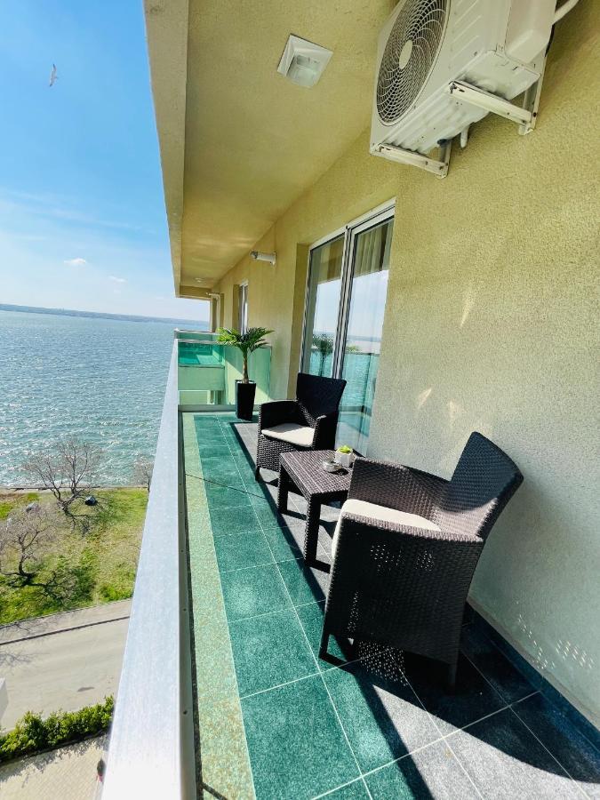 Royal Moonlight Apartment Mamaia Exterior photo