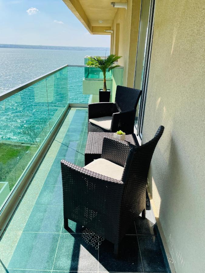 Royal Moonlight Apartment Mamaia Exterior photo